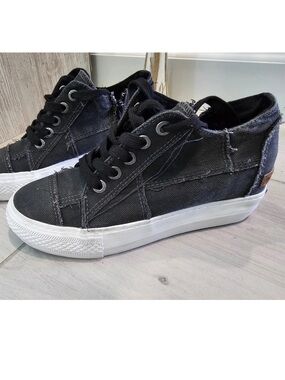 Blowfish Malibu Mamba Grayish Black High Top sneaker. Size 8